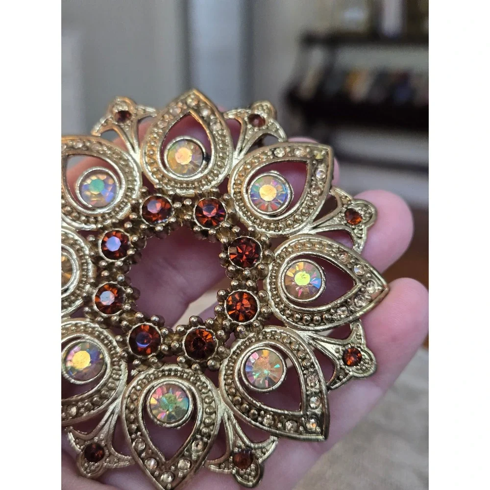 AB Crystal Red Rhinestone Circle Brooch Goldtone